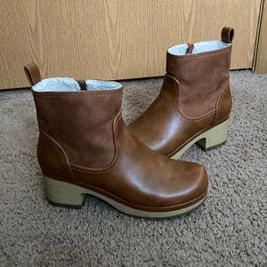 Universal Thread Maisie Clog Boots